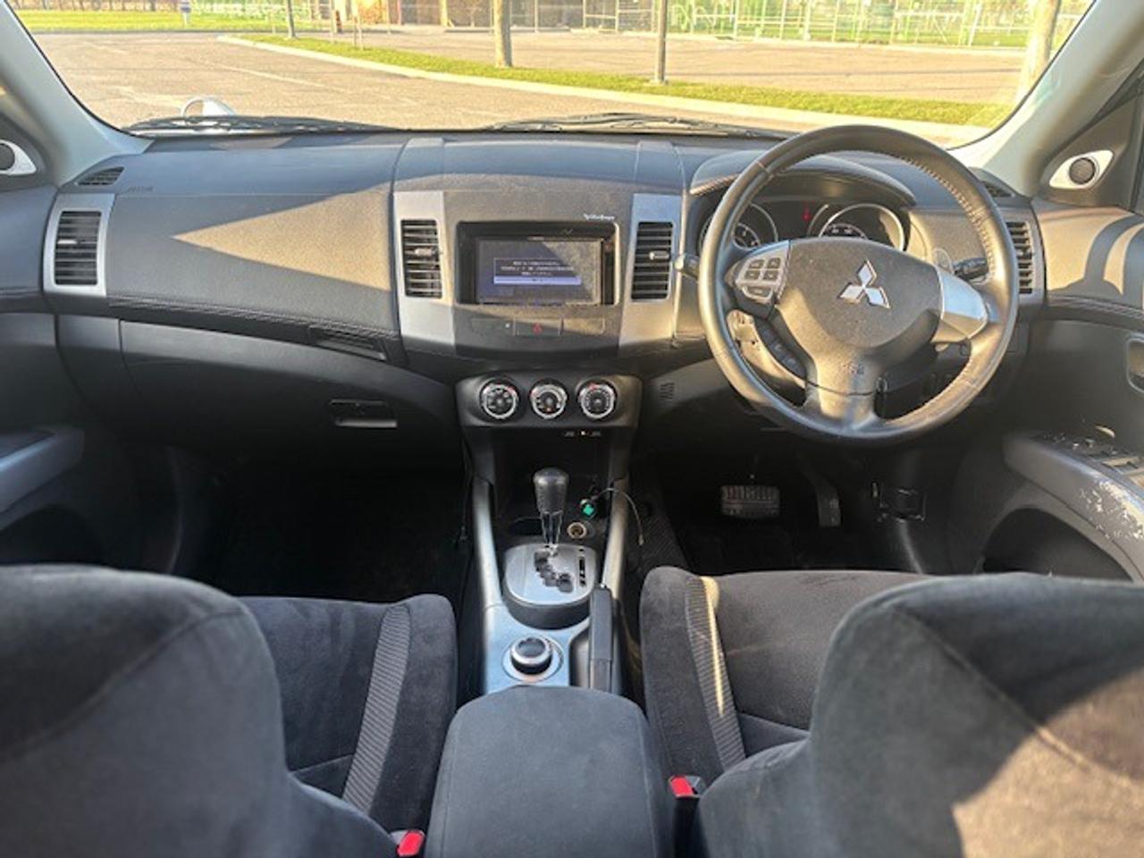 2010 Mitsubishi Outlander Right Hand Drive Photo