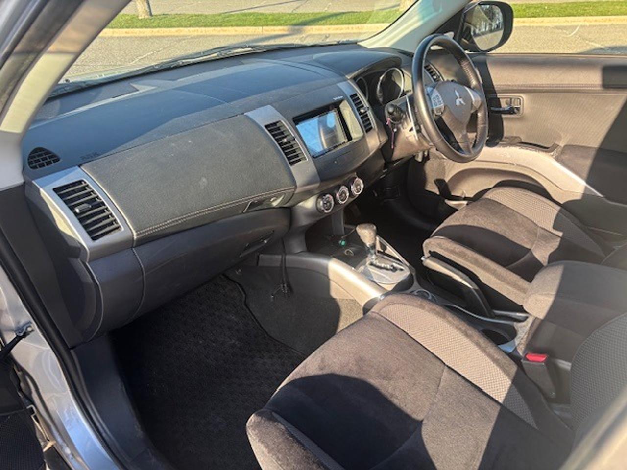2010 Mitsubishi Outlander Right Hand Drive Photo4