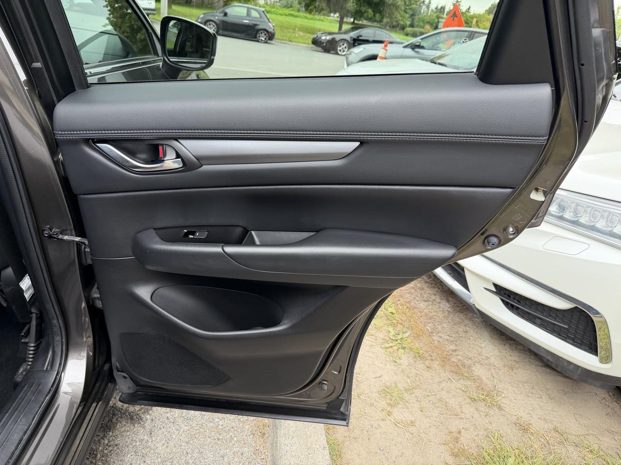 2018 Mazda CX-5 GS AWD, LEATHER, HEATED SEATS/WHEEL & MORE!!! Photo