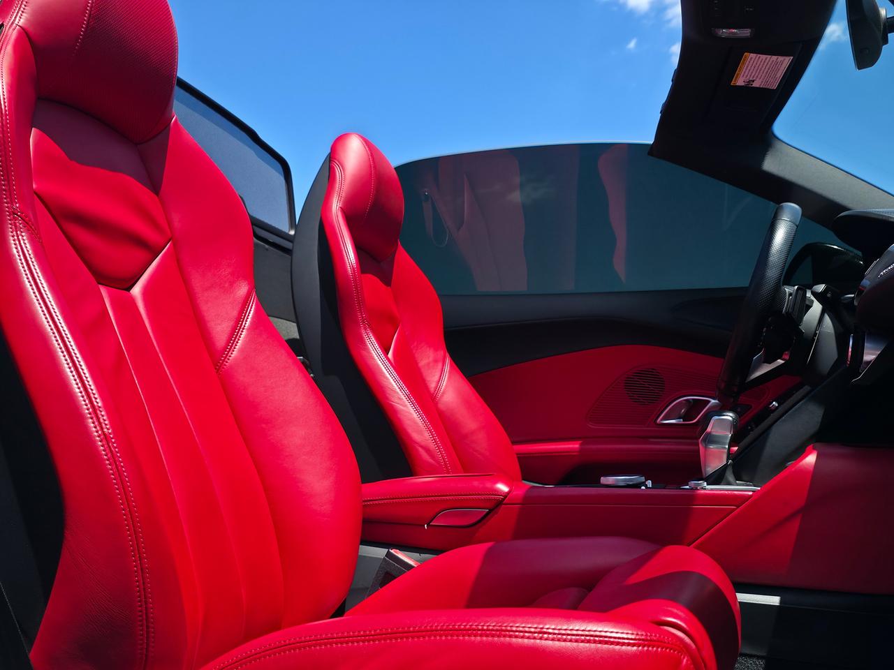 2017 Audi R8 Spyder *V10 & CONVERTIBLE* Photo