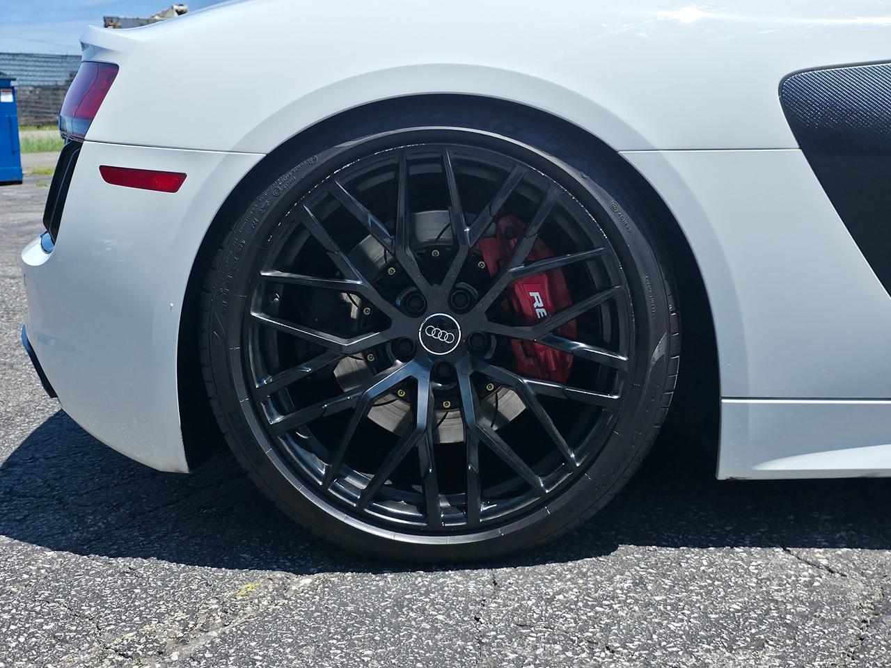 2017 Audi R8 Spyder *V10 & CONVERTIBLE* Photo