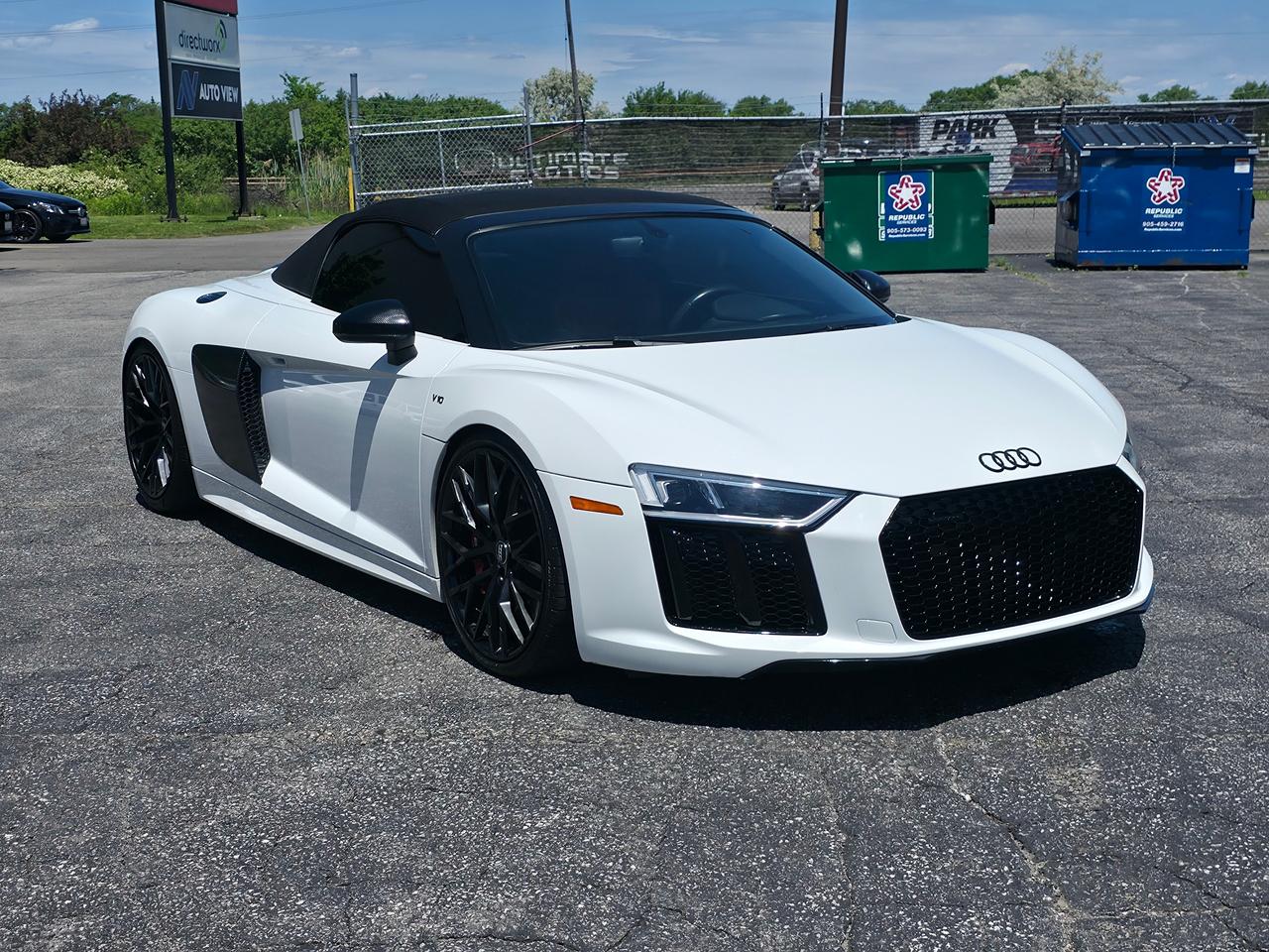 2017 Audi R8 Spyder *V10 & CONVERTIBLE* Photo2