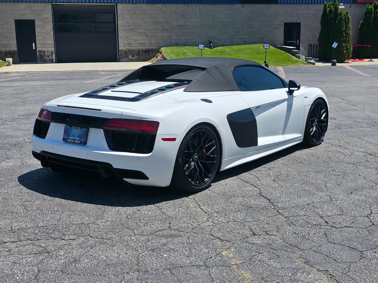 2017 Audi R8 Spyder *V10 & CONVERTIBLE* Photo4