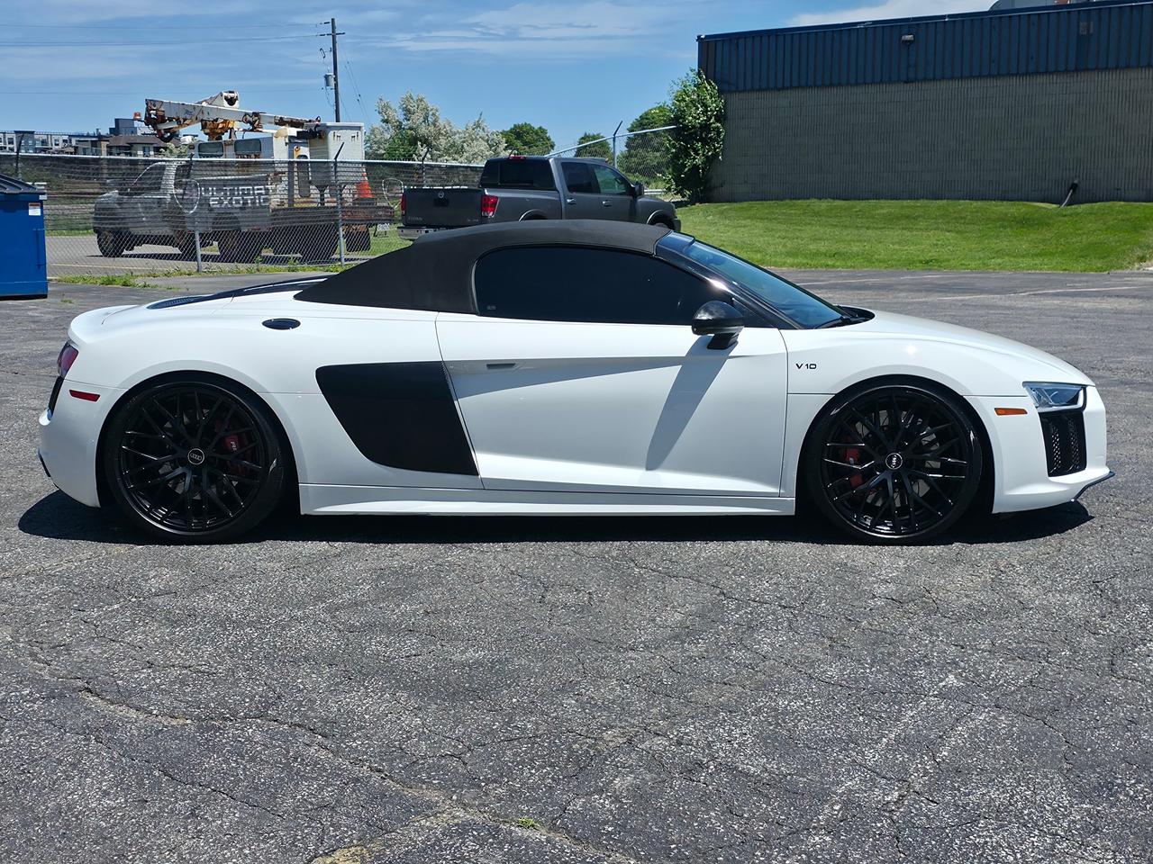 2017 Audi R8 Spyder *V10 & CONVERTIBLE* Photo3