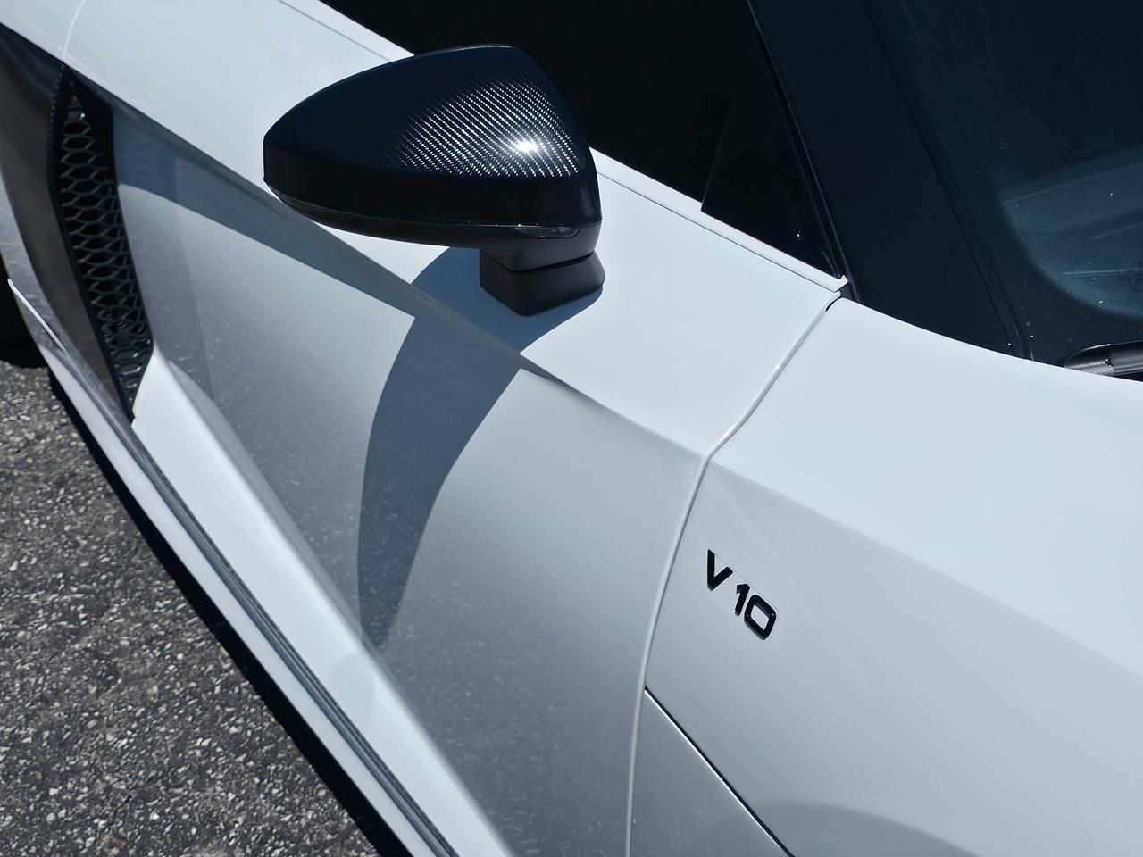 2017 Audi R8 Spyder *V10 & CONVERTIBLE* Photo