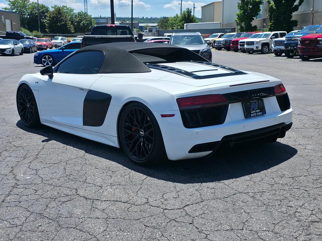 2017 Audi R8 Spyder *V10 & CONVERTIBLE* Photo