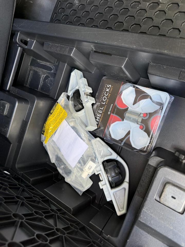 2018 Toyota Tundra 4x4 Double Cab 5.7L Photo