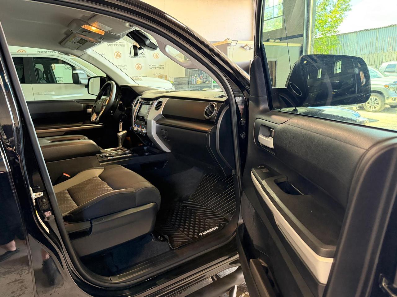 2018 Toyota Tundra 4x4 Double Cab 5.7L Photo