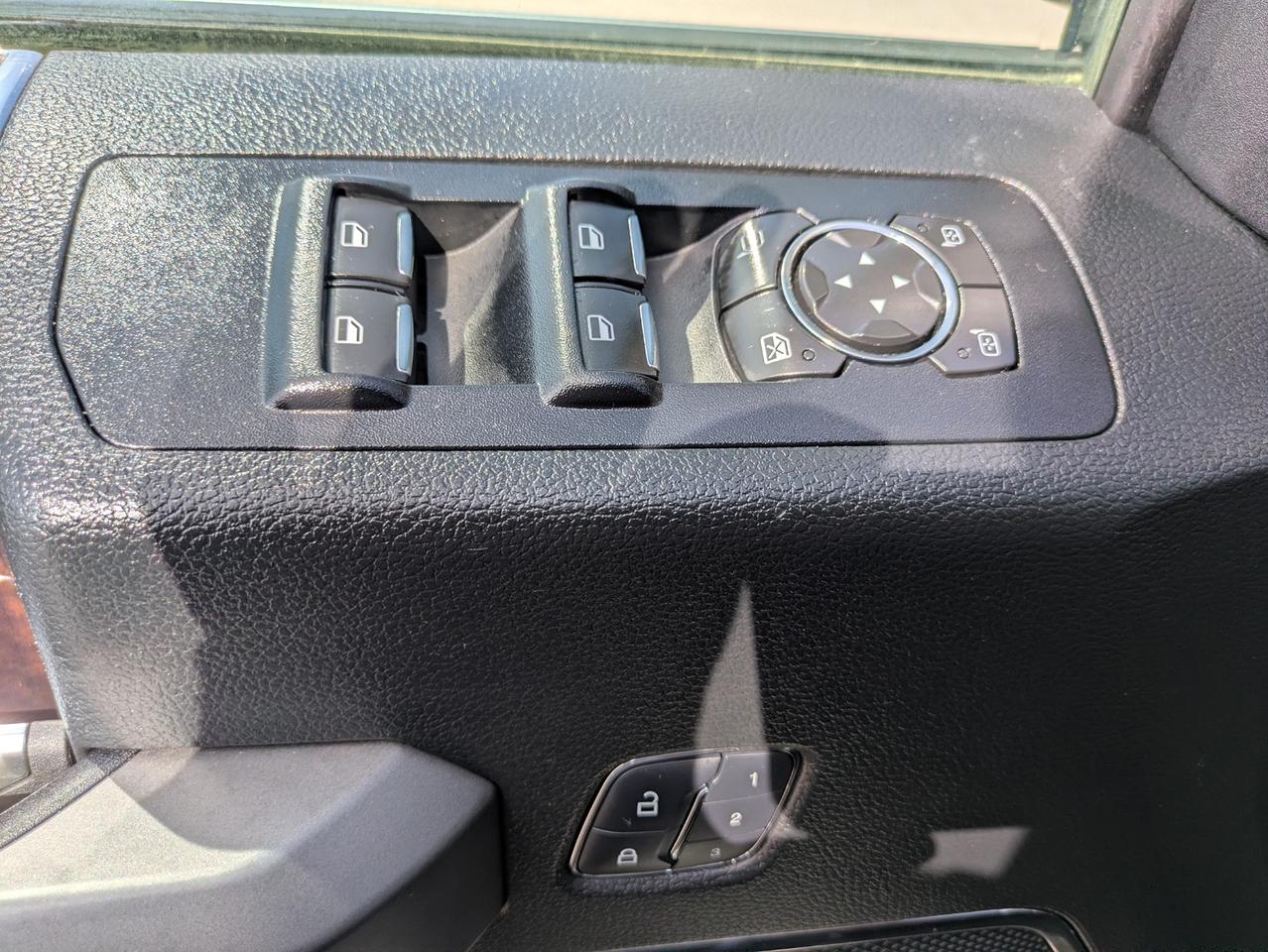 2015 Ford F-150 Platinum Photo