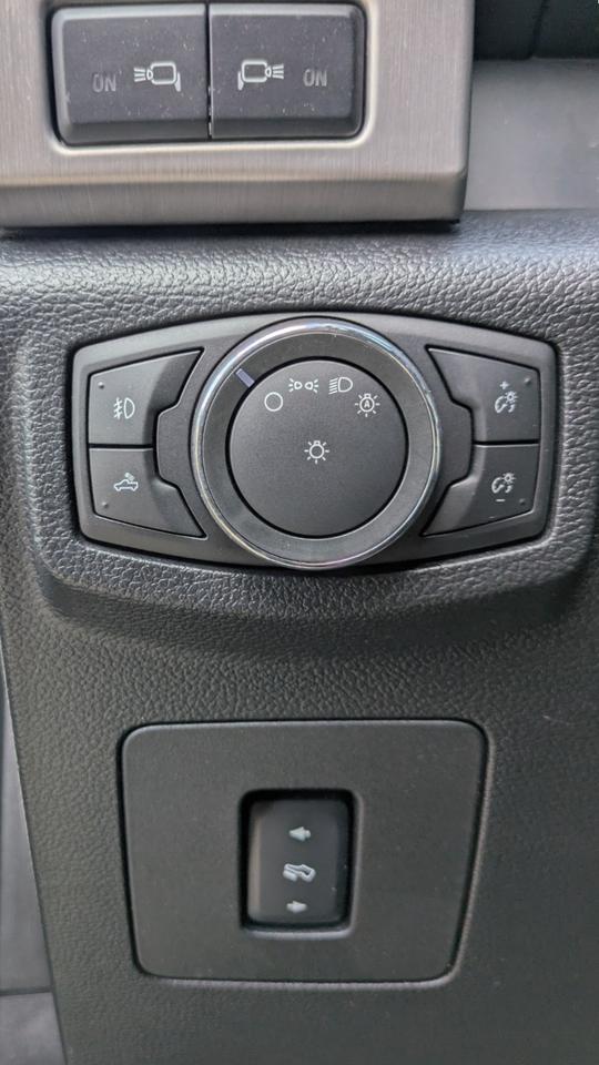 2015 Ford F-150 Platinum Photo