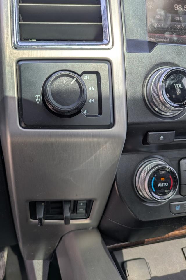 2015 Ford F-150 Platinum Photo