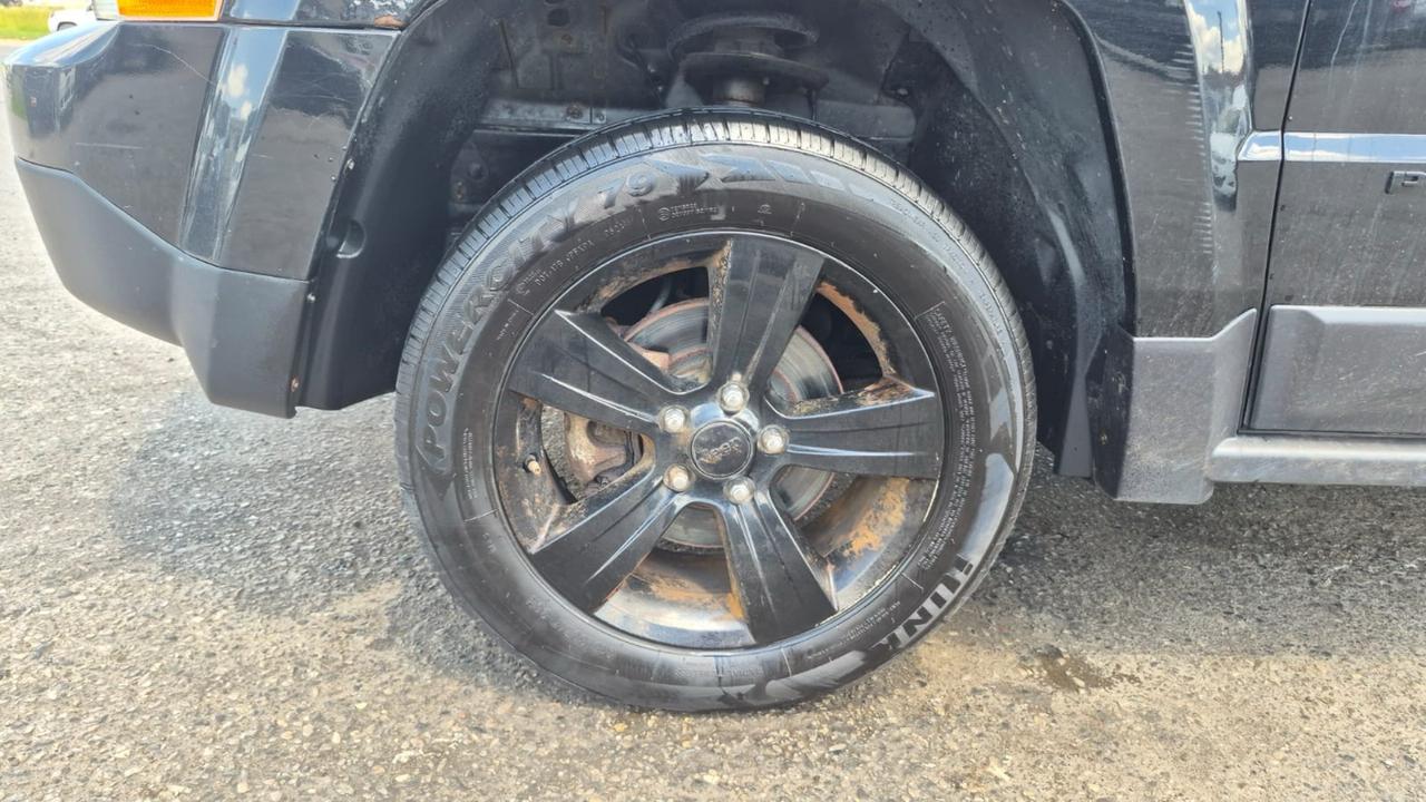 2015 Jeep Patriot ALTITUDE, 4X4, ALLOYS, RUNS WELL, AS IS SPECIAL Photo