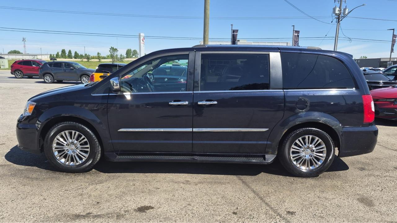 2011 Chrysler Town & Country Limited, FULLY LOADED, WELL MAINTAINED, CERT Photo