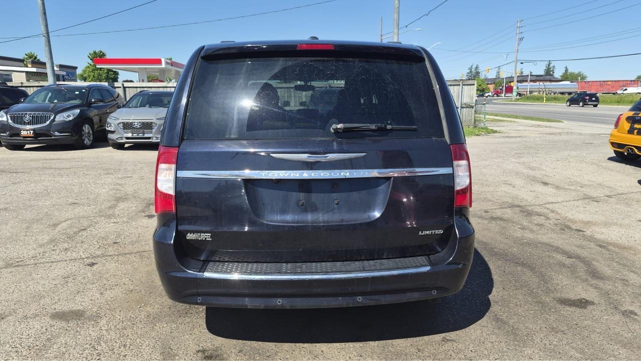 2011 Chrysler Town & Country Limited, FULLY LOADED, WELL MAINTAINED, CERT Photo