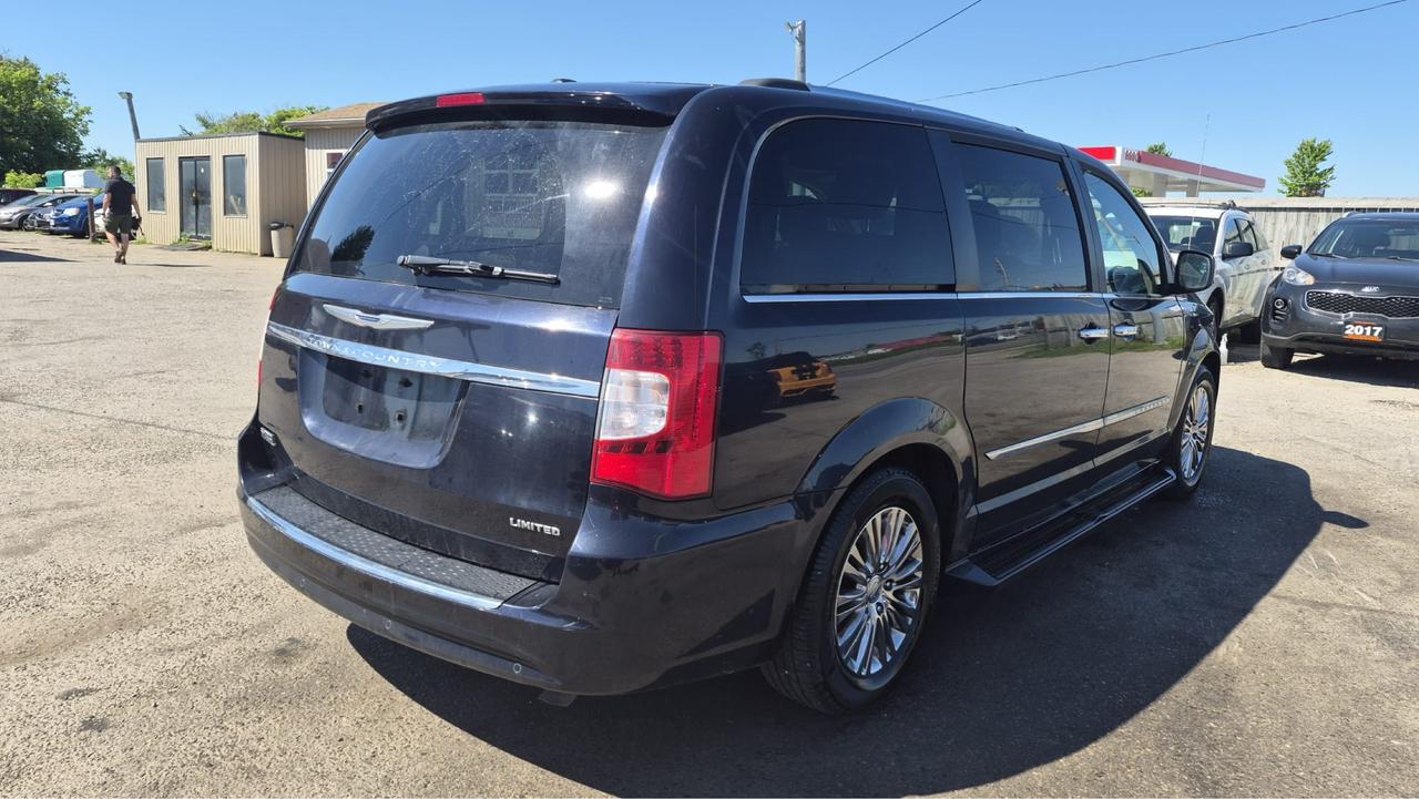 2011 Chrysler Town & Country Limited, FULLY LOADED, WELL MAINTAINED, CERT Photo4