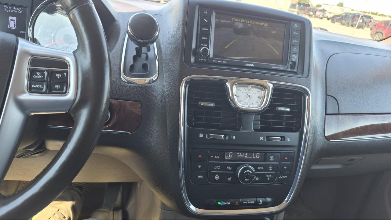 2011 Chrysler Town & Country Limited, FULLY LOADED, WELL MAINTAINED, CERT Photo