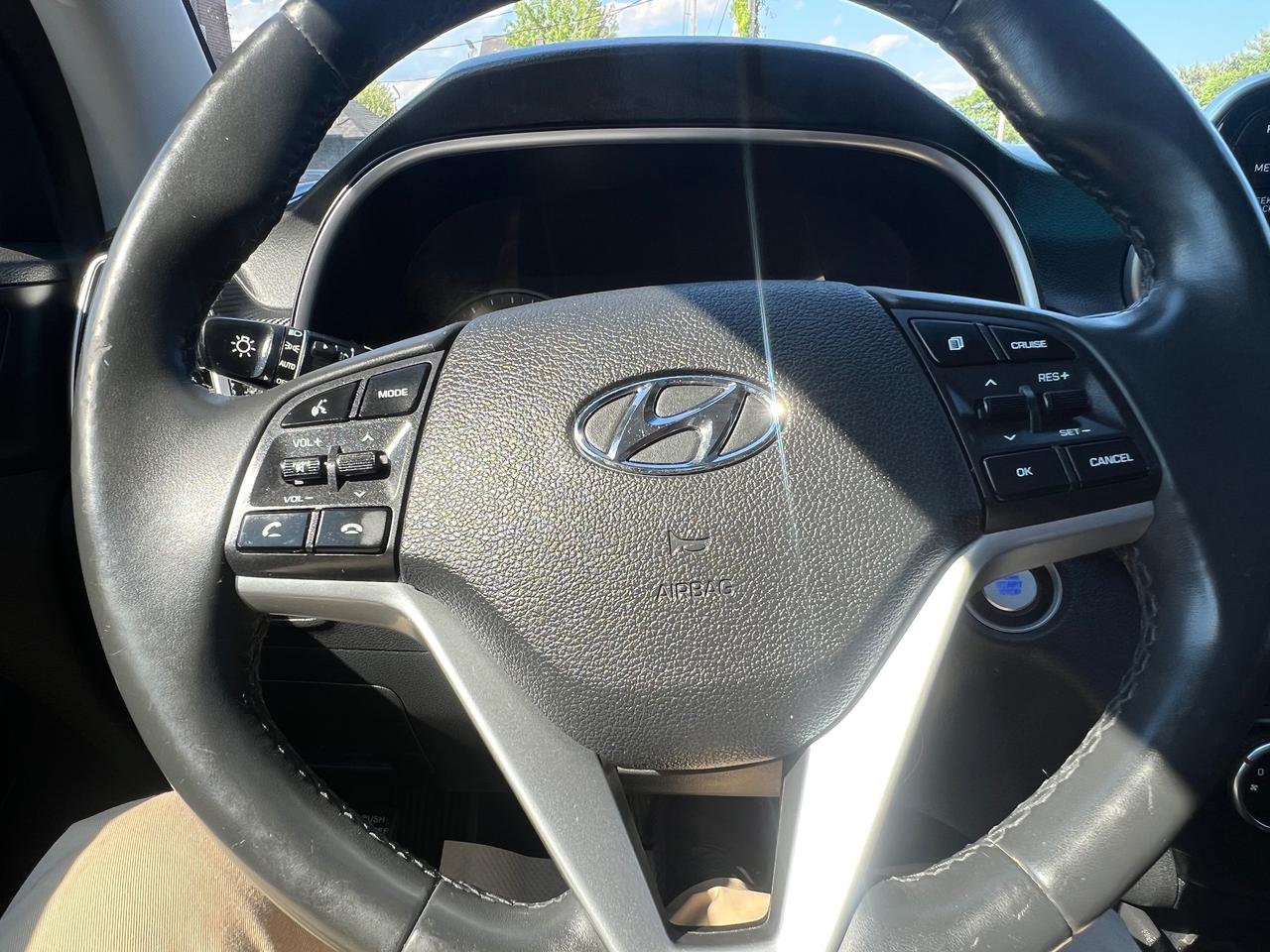 2020 Hyundai Tucson LEATHER-SUNROOF-BACK CAM- BLUETOOTH & MORE! Photo
