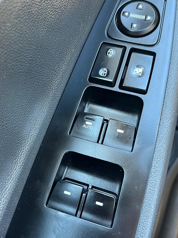 2020 Hyundai Tucson LEATHER-SUNROOF-BACK CAM- BLUETOOTH & MORE! Photo