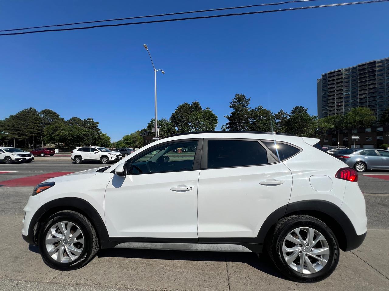 2020 Hyundai Tucson LEATHER-SUNROOF-BACK CAM- BLUETOOTH & MORE! Photo