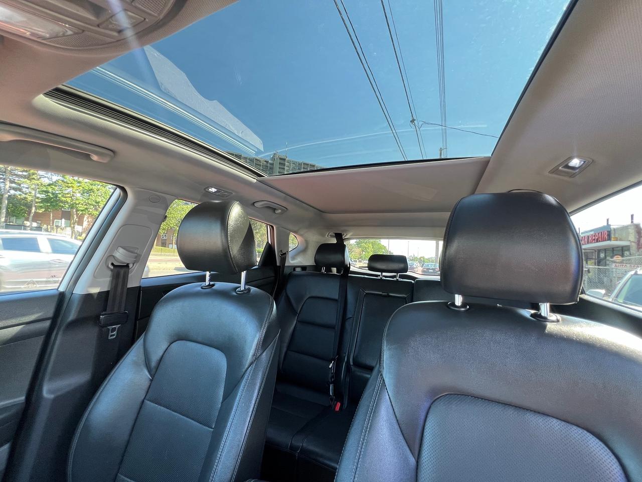 2020 Hyundai Tucson LEATHER-SUNROOF-BACK CAM- BLUETOOTH & MORE! Photo