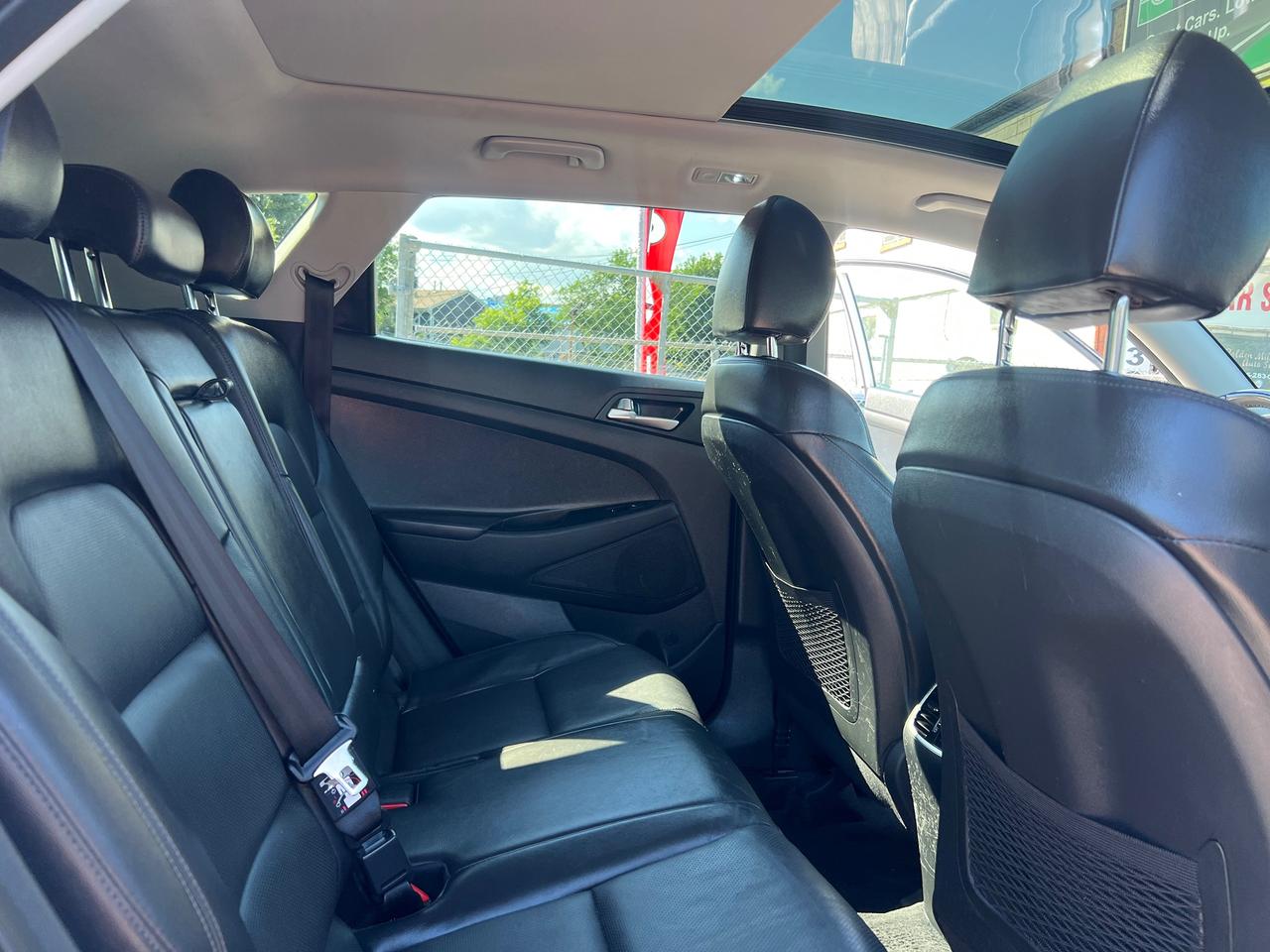 2020 Hyundai Tucson LEATHER-SUNROOF-BACK CAM- BLUETOOTH & MORE! Photo