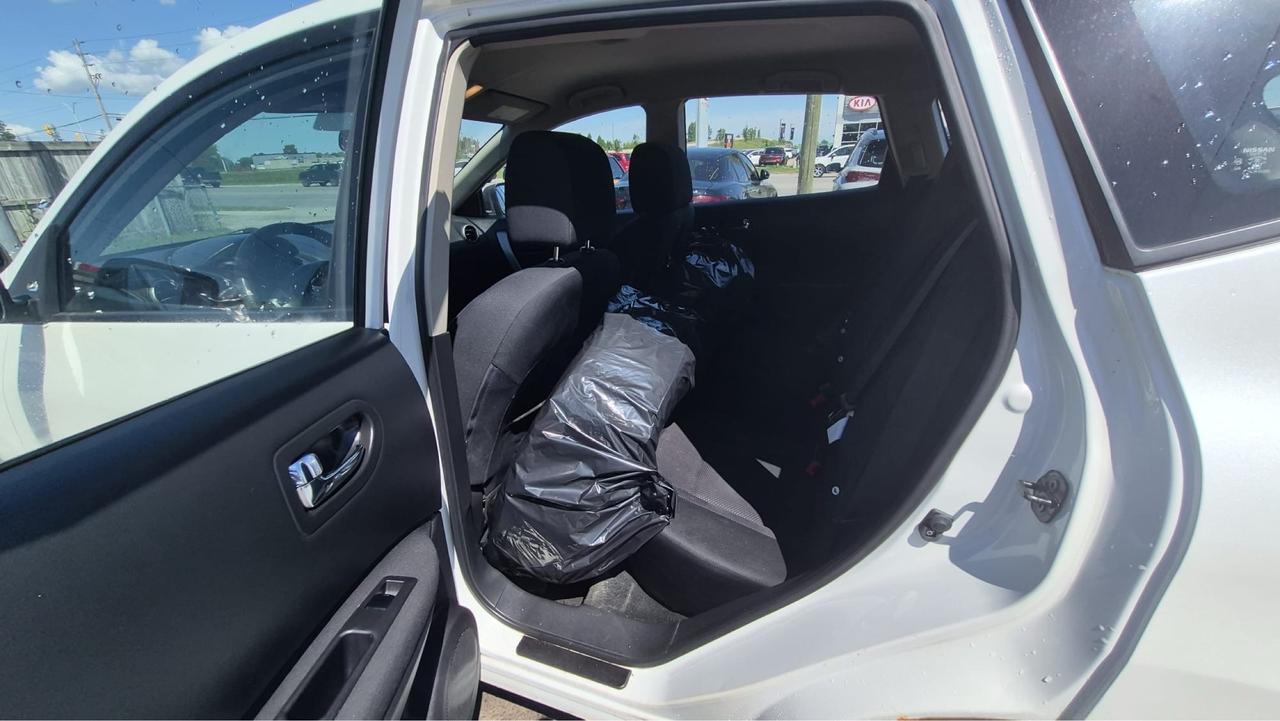 2011 Nissan Rogue S, ONE OWNER, AUTO, ONLY 140KMS, CERTIFIED Photo