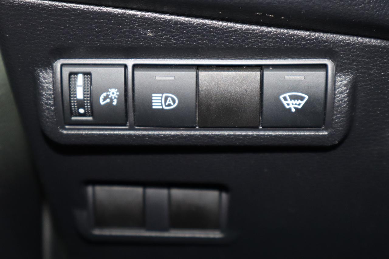 2025 Toyota Corolla Cross LE AWD Photo