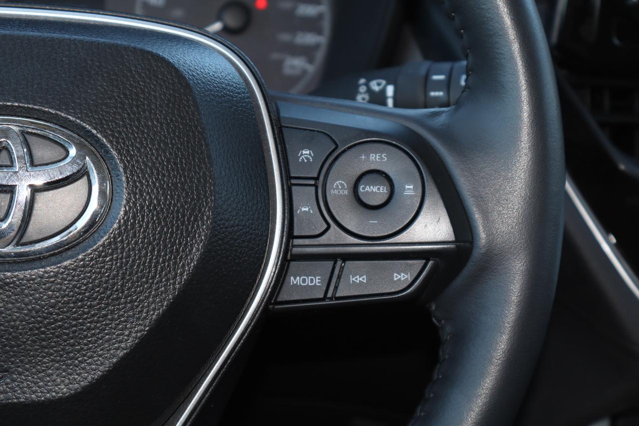 2025 Toyota Corolla Cross LE AWD Photo