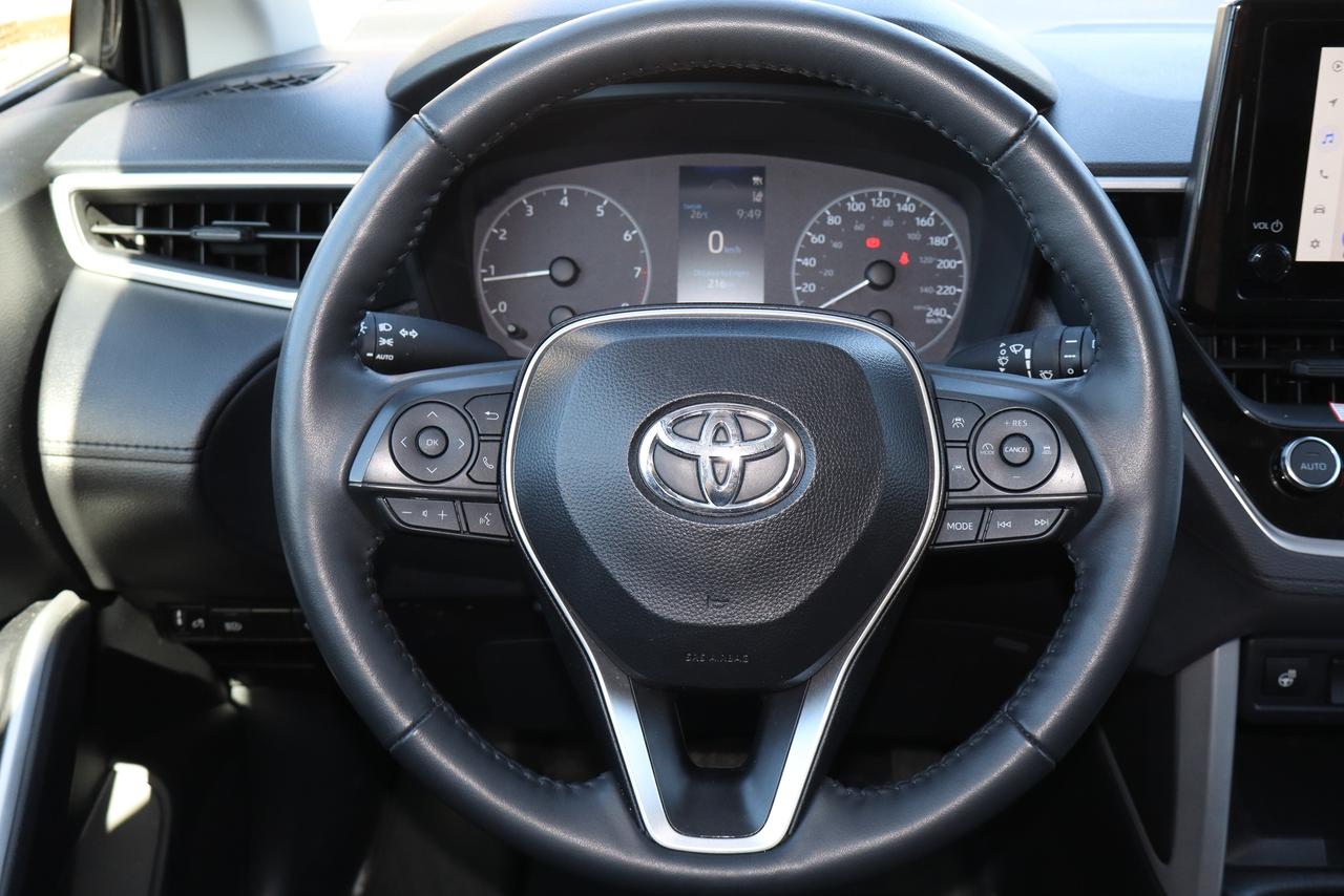 2025 Toyota Corolla Cross LE AWD Photo