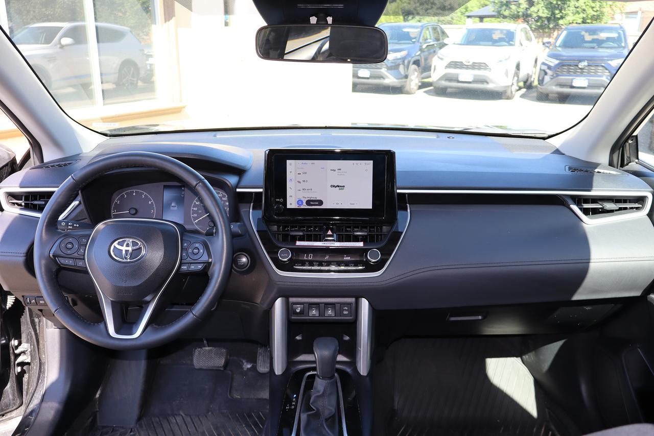 2025 Toyota Corolla Cross LE AWD Photo