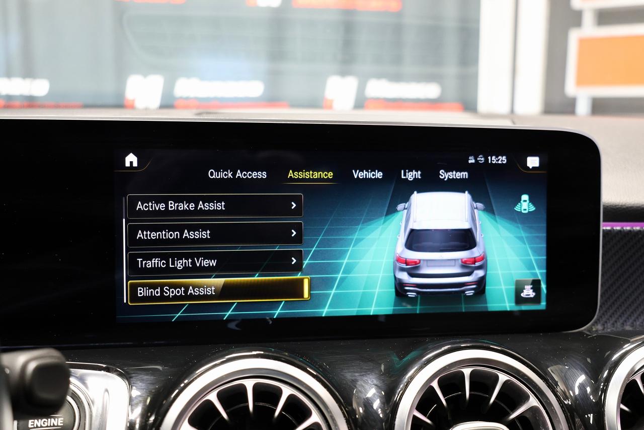 2021 Mercedes-Benz GLB GLB250 4MATIC - 7SEATER|NIGHT PKG|CARBON TRIM Photo