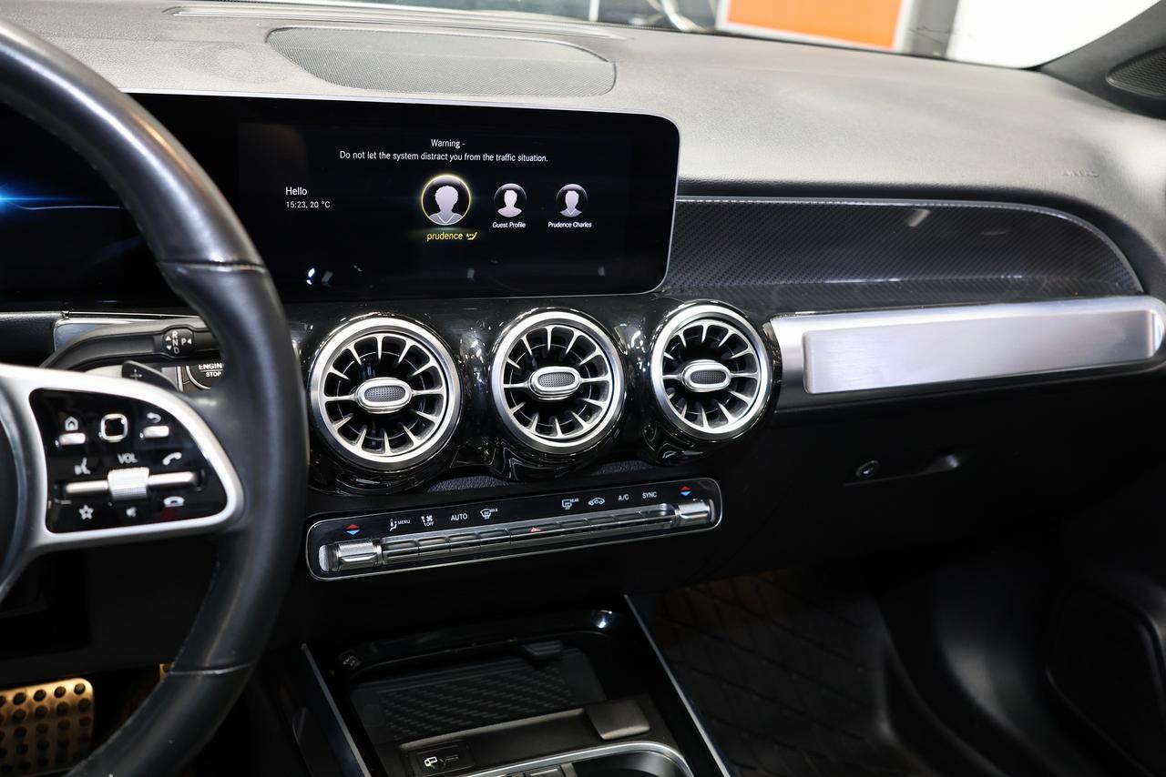 2021 Mercedes-Benz GLB GLB250 4MATIC - 7SEATER|NIGHT PKG|CARBON TRIM Photo