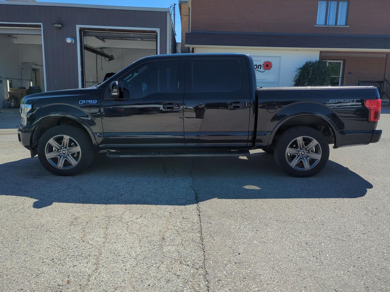 2020 Ford F-150 Lariat 4WD SuperCrew 5.5' Box Photo2