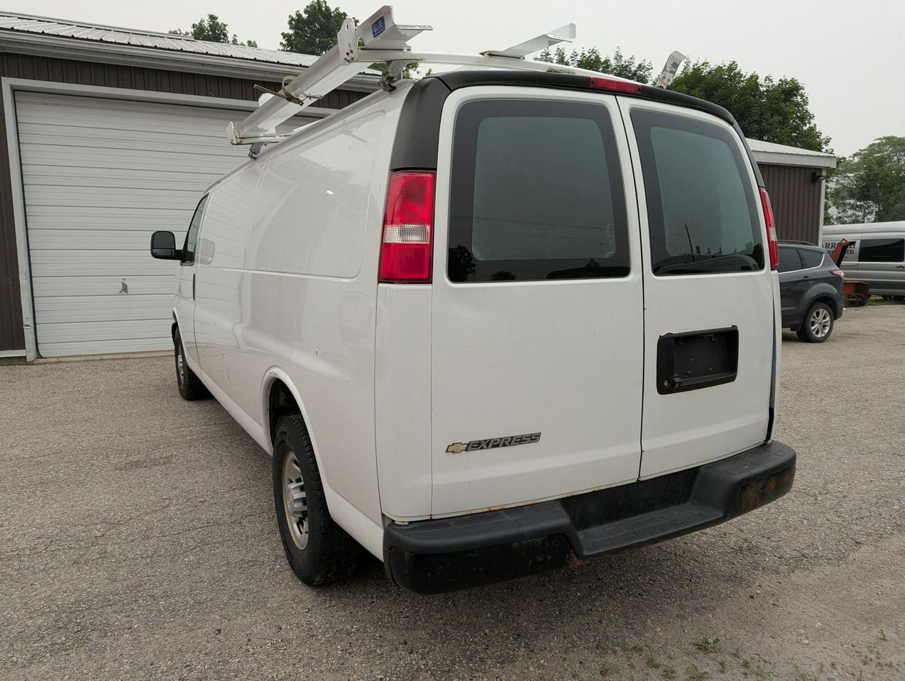 2019 Chevrolet Express Cargo Van 2500 RWD Photo3