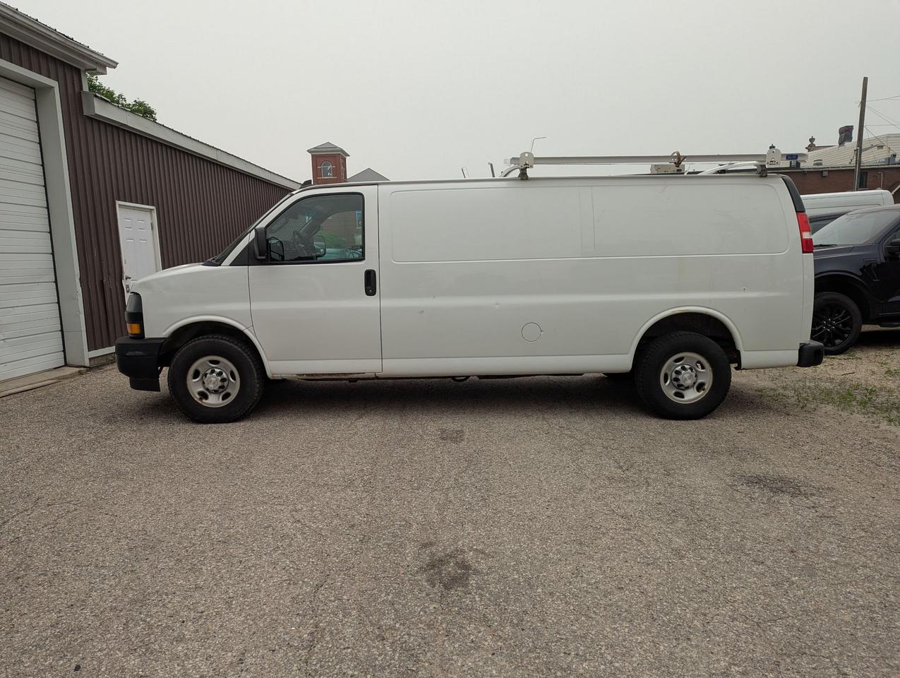 2019 Chevrolet Express Cargo Van 2500 RWD Photo2