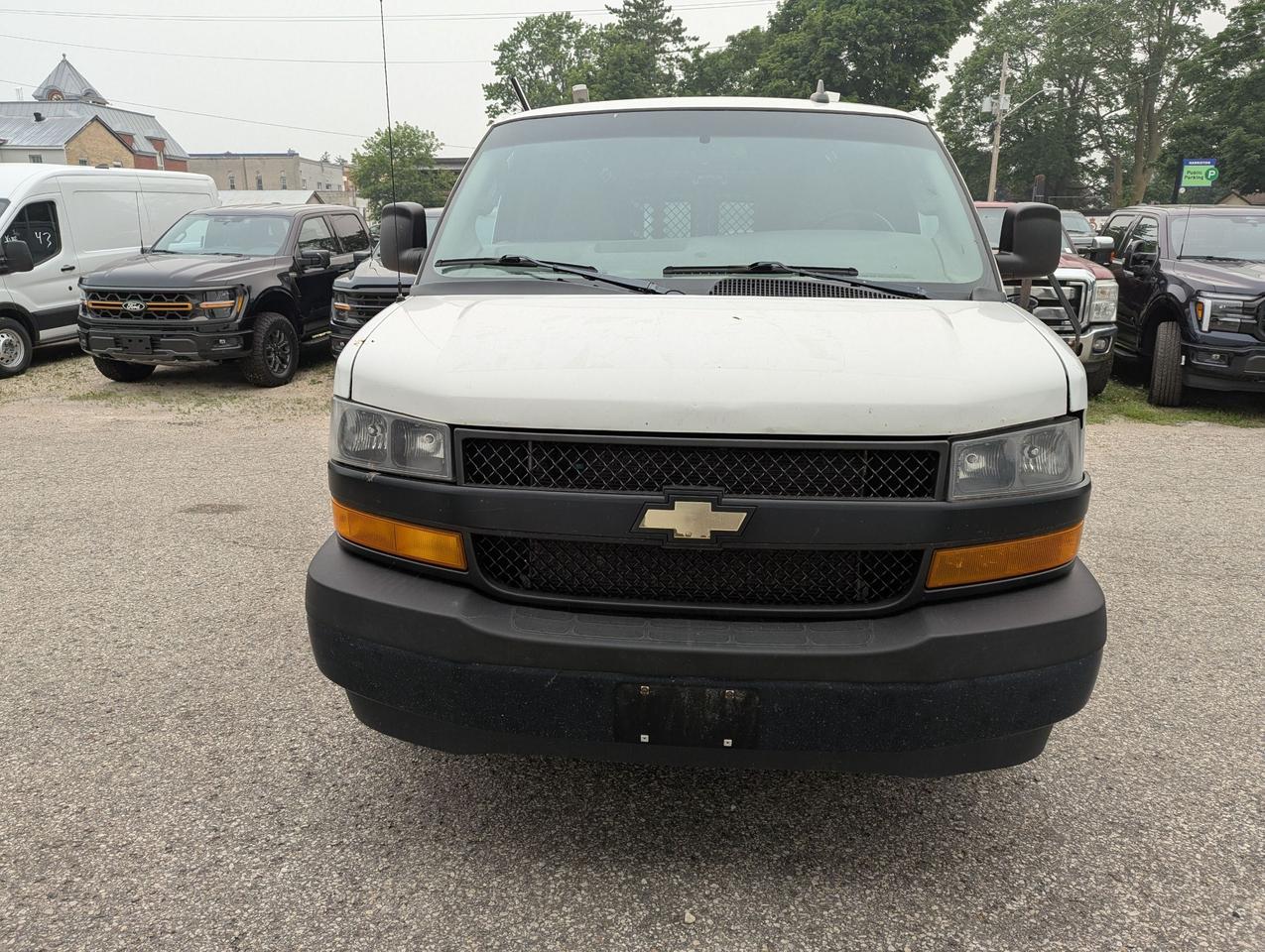 2019 Chevrolet Express Cargo Van 2500 RWD Photo1