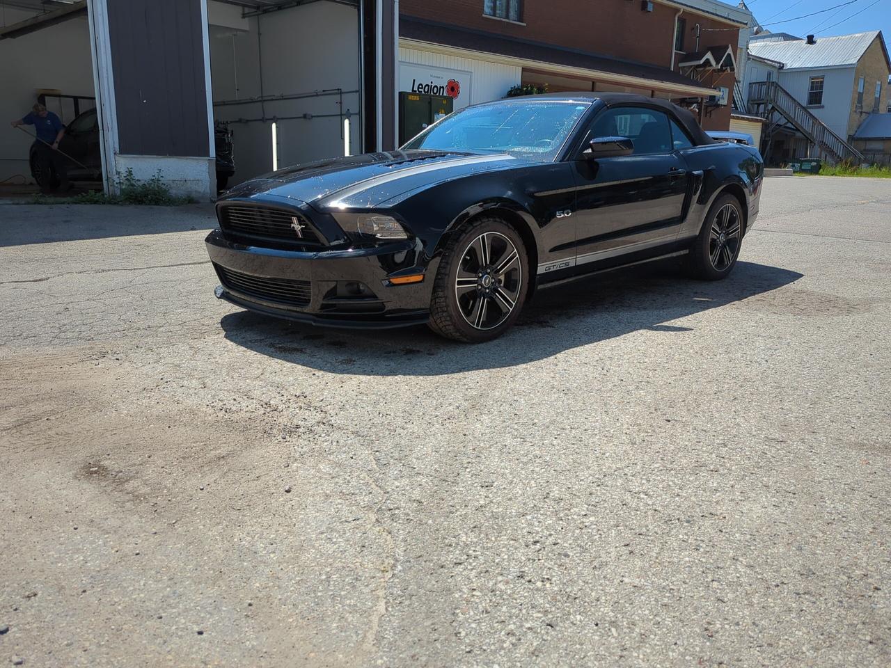 2014 Ford Mustang GT Premium Convertible Photo0