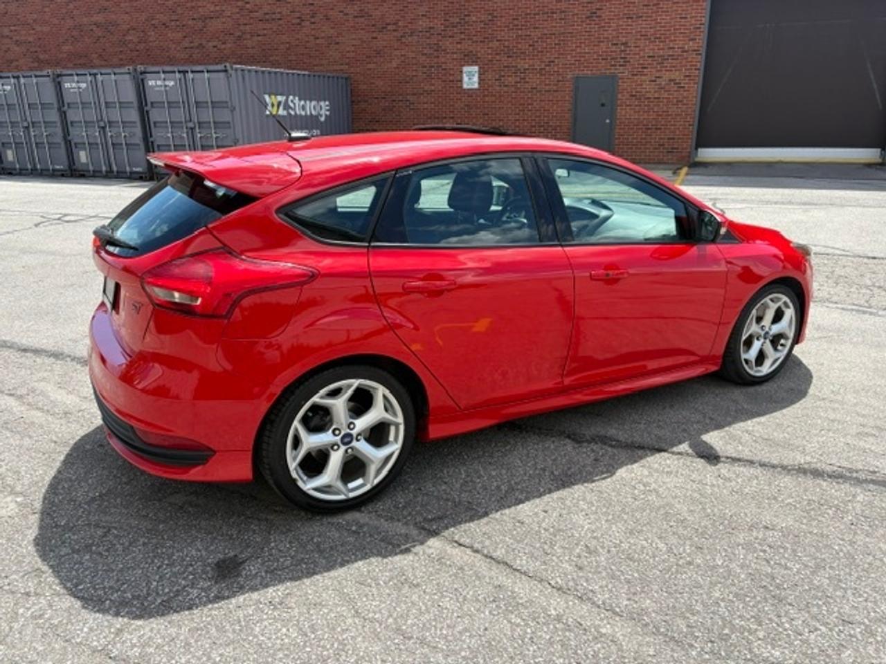 2017 Ford Focus ST 6 SPD MANUAL-LEATHER RECARO-ROOF-CAMERA! Photo