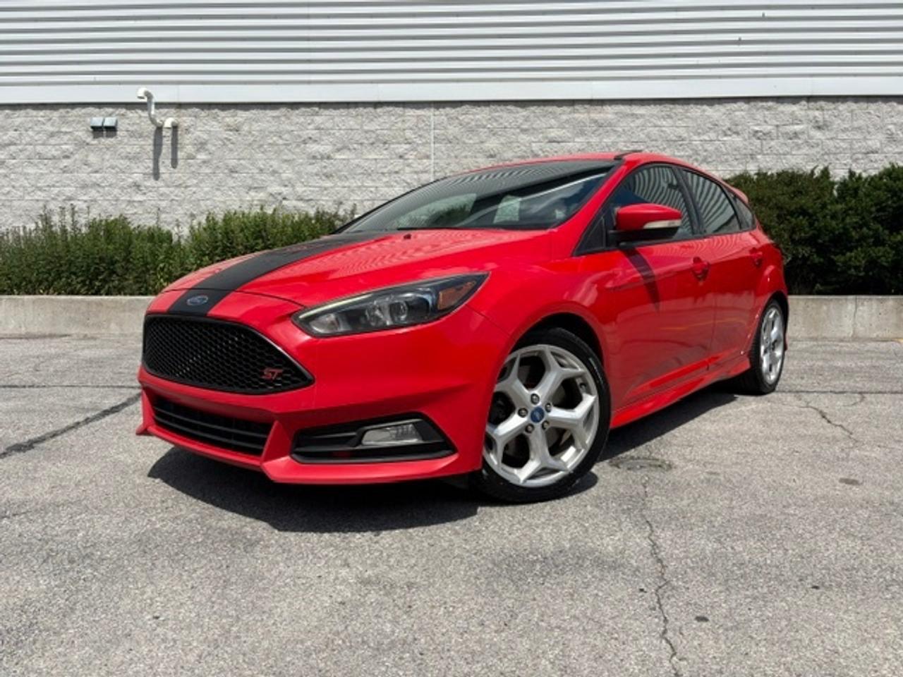 2017 Ford Focus ST 6 SPD MANUAL-LEATHER RECARO-ROOF-CAMERA! Photo0