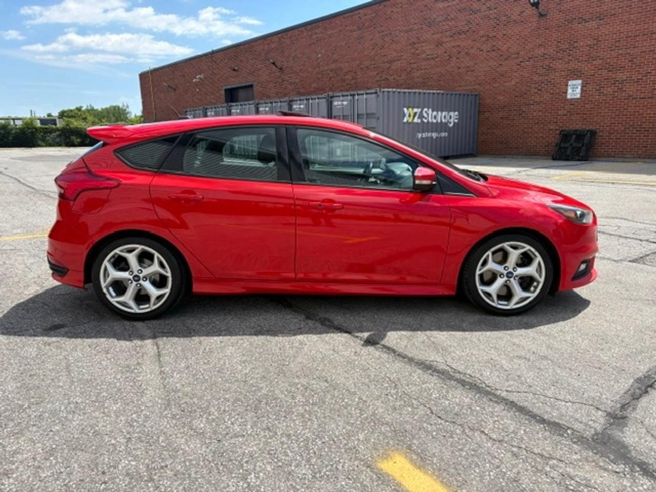 2017 Ford Focus ST 6 SPD MANUAL-LEATHER RECARO-ROOF-CAMERA! Photo