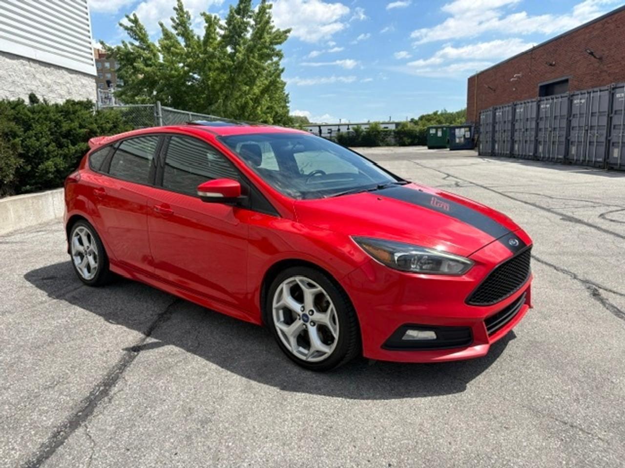 2017 Ford Focus ST 6 SPD MANUAL-LEATHER RECARO-ROOF-CAMERA! Photo
