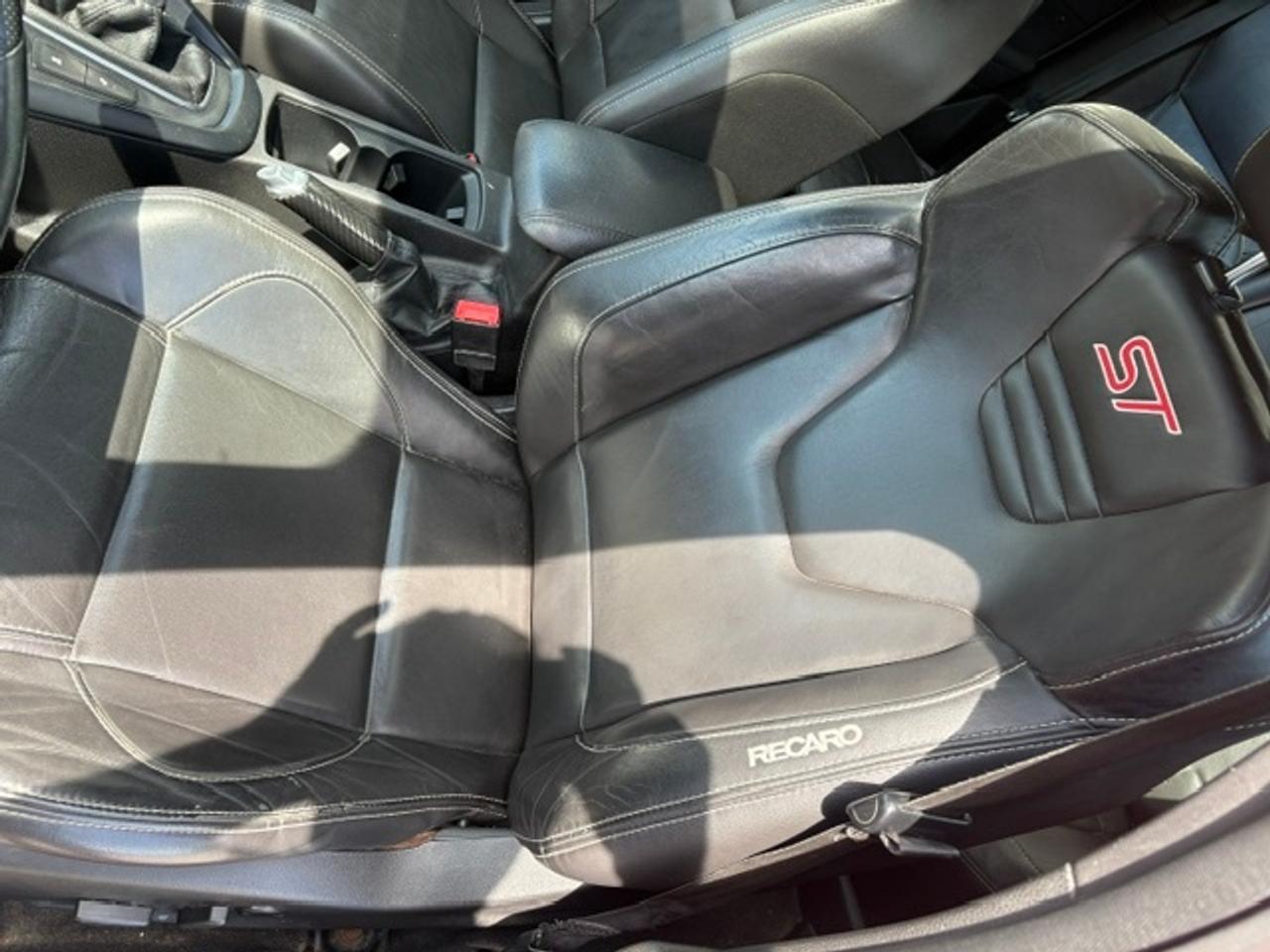2017 Ford Focus ST 6 SPD MANUAL-LEATHER RECARO-ROOF-CAMERA! Photo