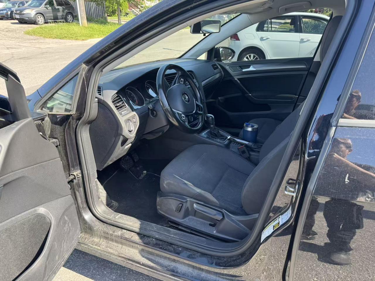 2018 Volkswagen Golf TRENDLINE Photo4