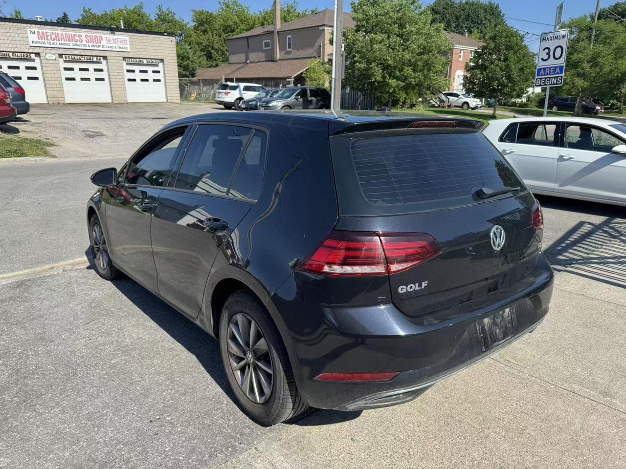 2018 Volkswagen Golf TRENDLINE Photo