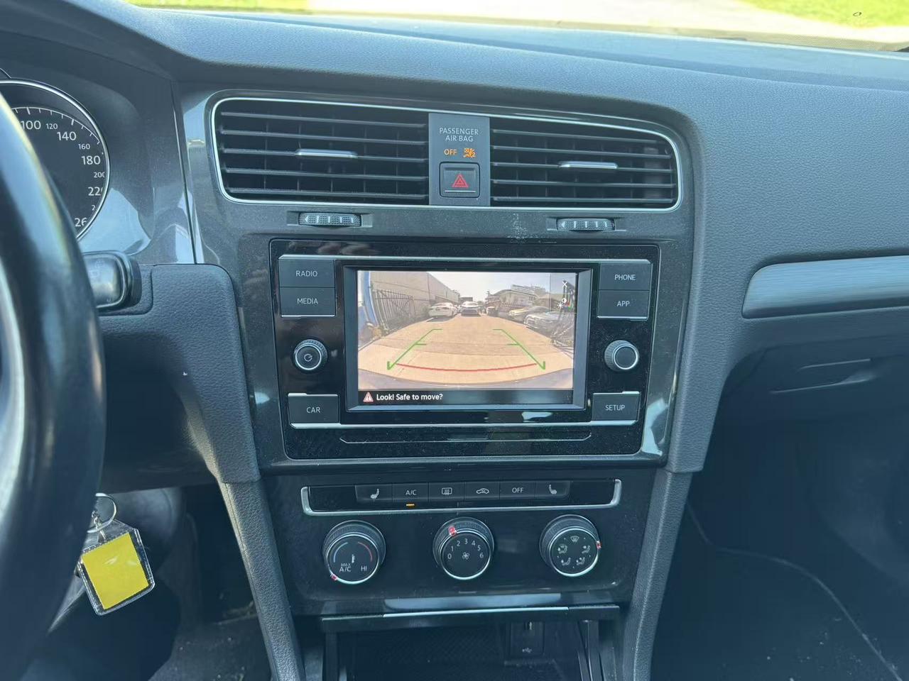2018 Volkswagen Golf TRENDLINE Photo