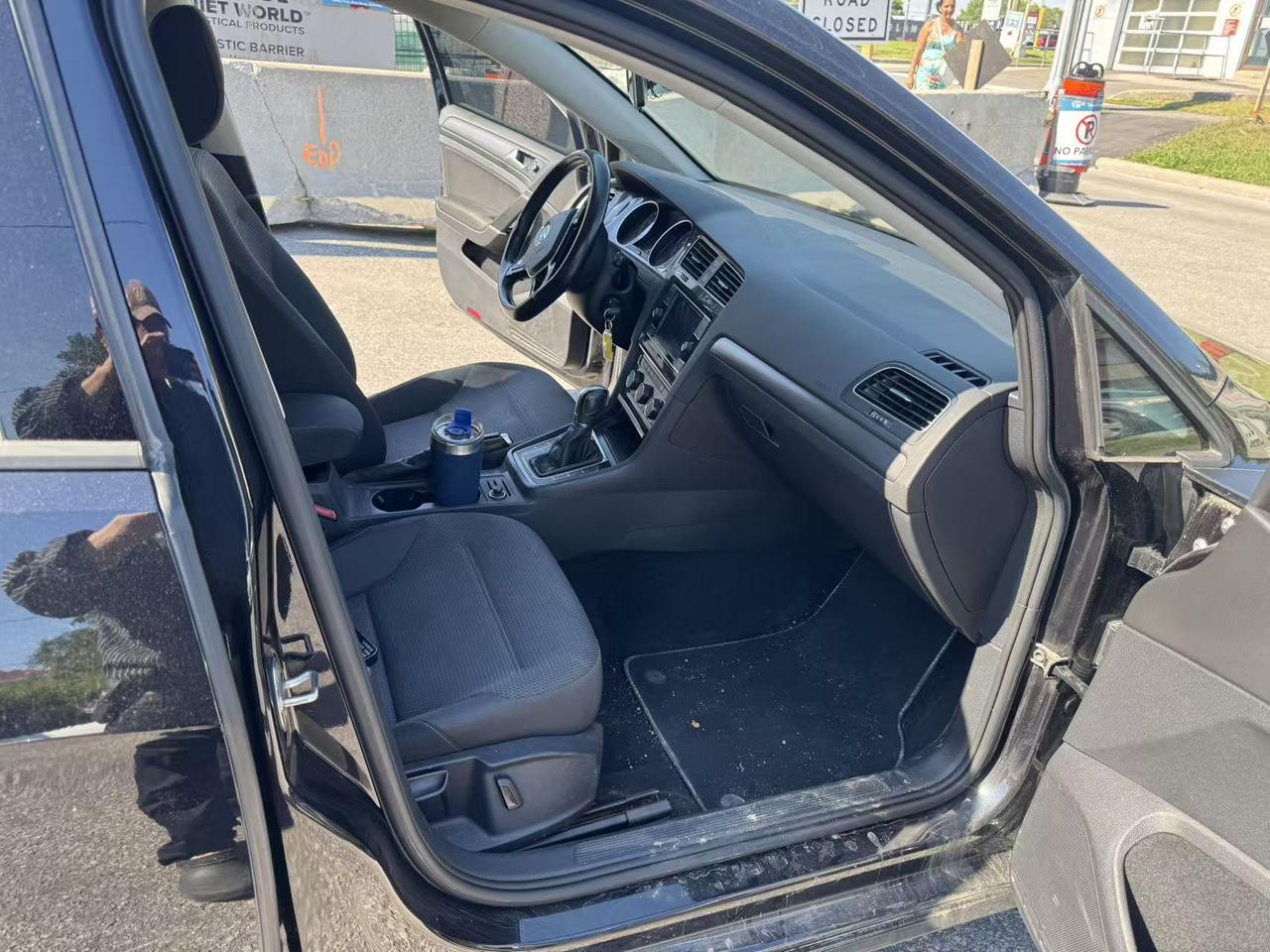 2018 Volkswagen Golf TRENDLINE Photo