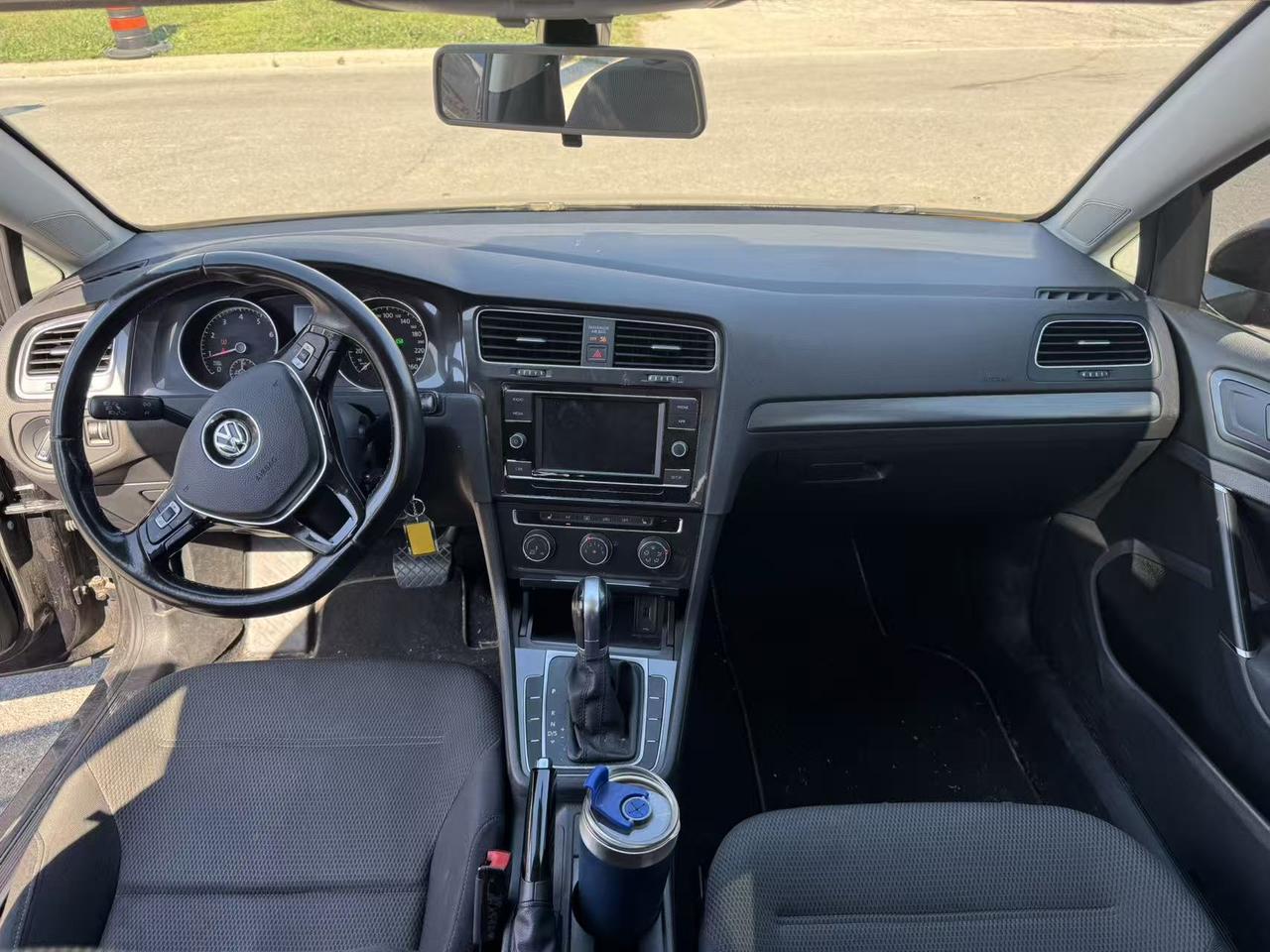 2018 Volkswagen Golf TRENDLINE Photo