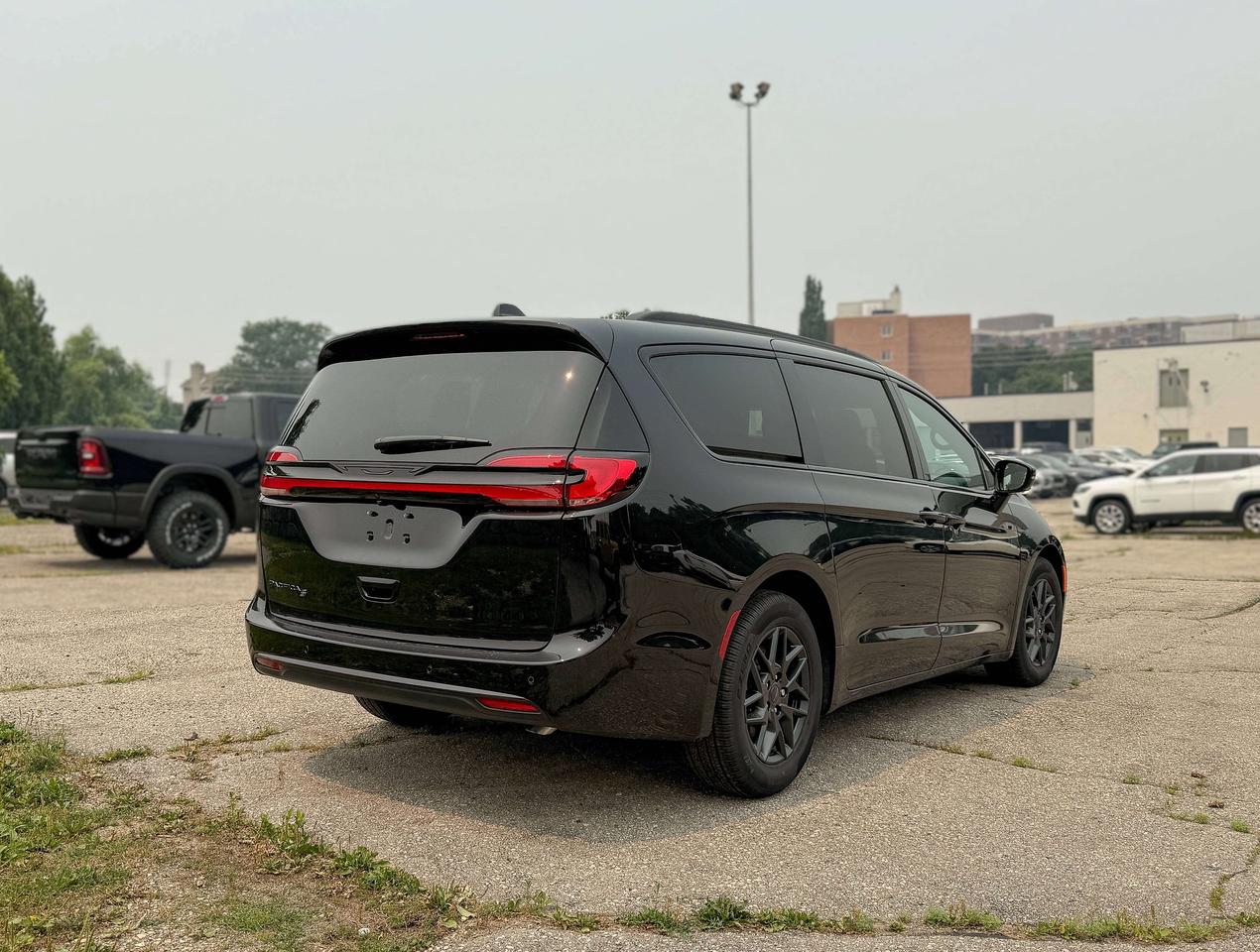2027 Chrysler Pacifica Select FWD Photo