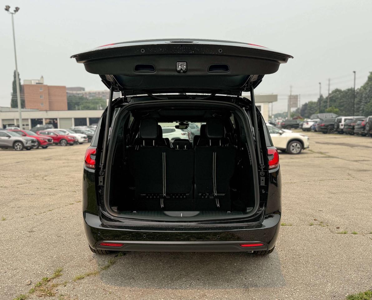 2027 Chrysler Pacifica Select FWD Photo