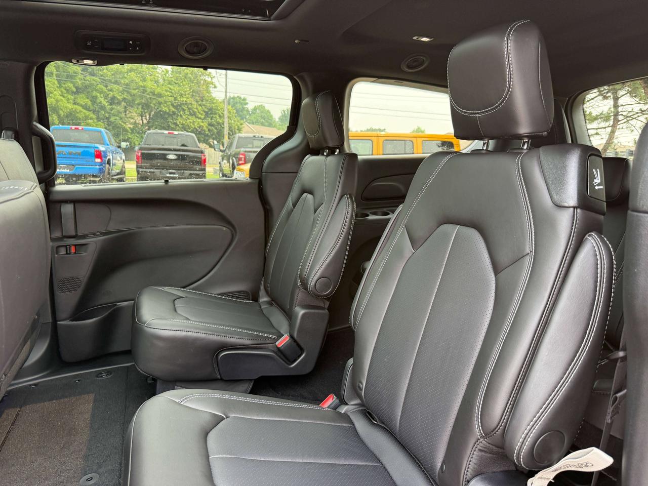 2027 Chrysler Pacifica Select FWD Photo